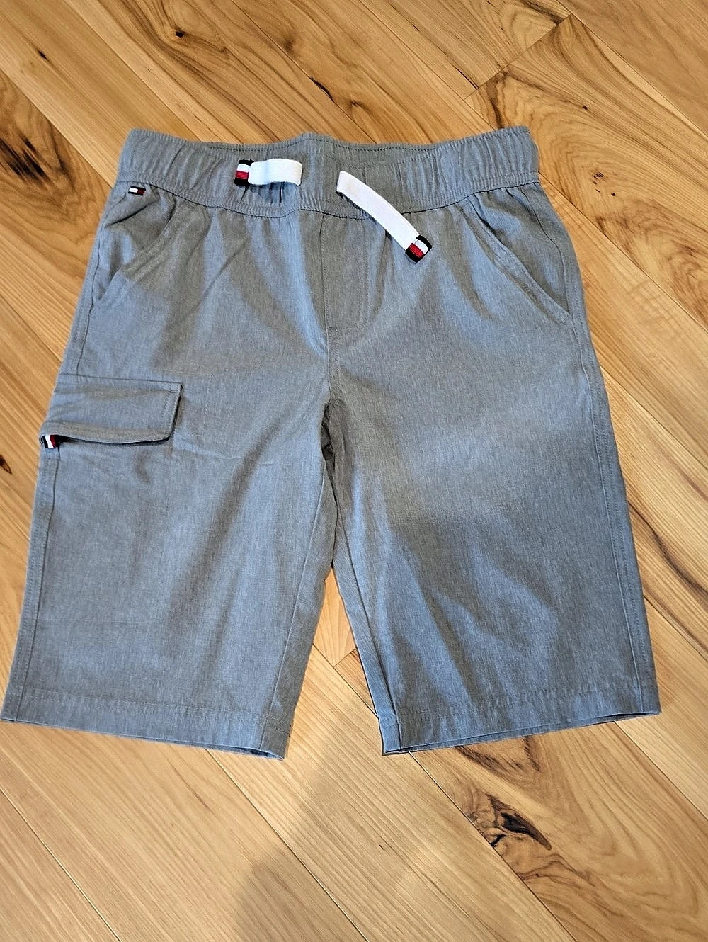 Tommy Hilfiger Gray Cargo Shorts Size Medium (14) Like New